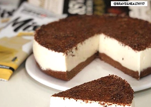 BLACK & WHITE CHOCOLATE CHEESECAKE
